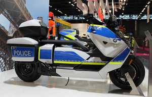 Le scooter électrique BMW CE 04 déjà en version police