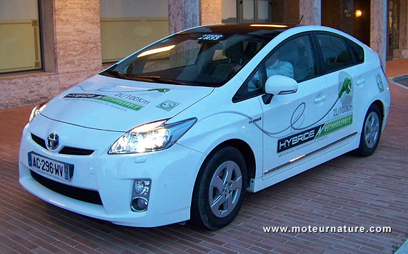 Vehicules electriques, actualite ! Prius-rechargeable-01.jpg