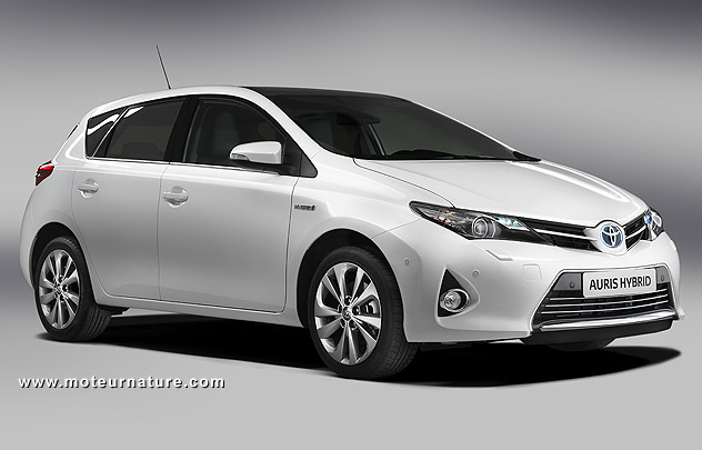 2013 Toyota Auris hybrid hatchback