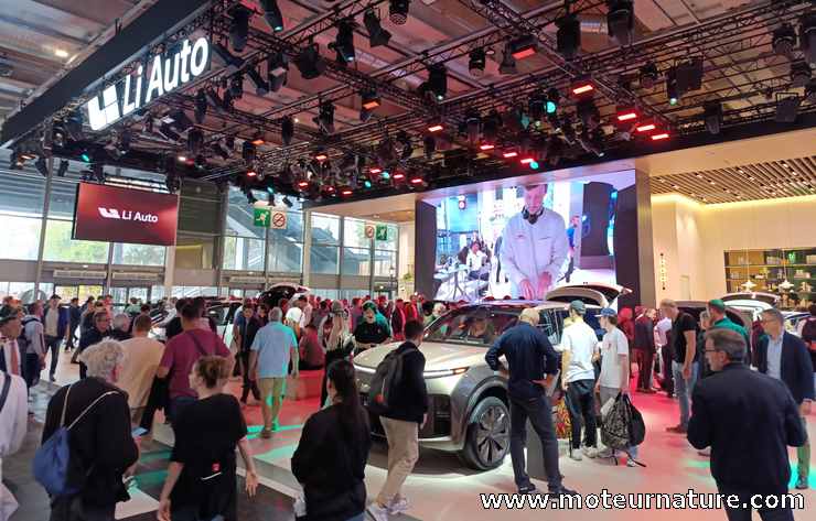 stand Li Auto