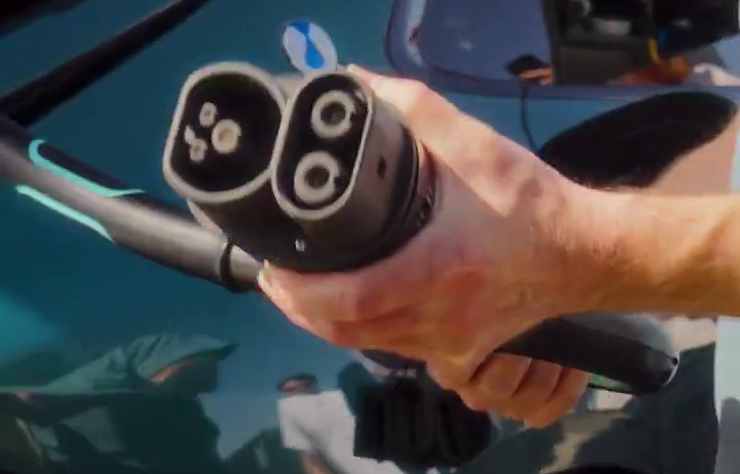 Denza Z9GT à la recharge Flash Charging de BYD