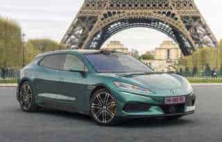 La Denza Z9GT est à Paris, pour quelques-uns