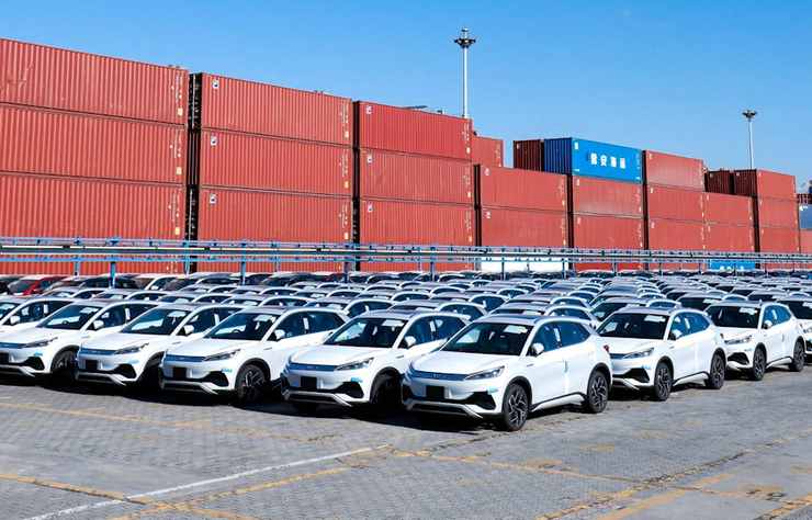 voitures BYD en attente d'exportation