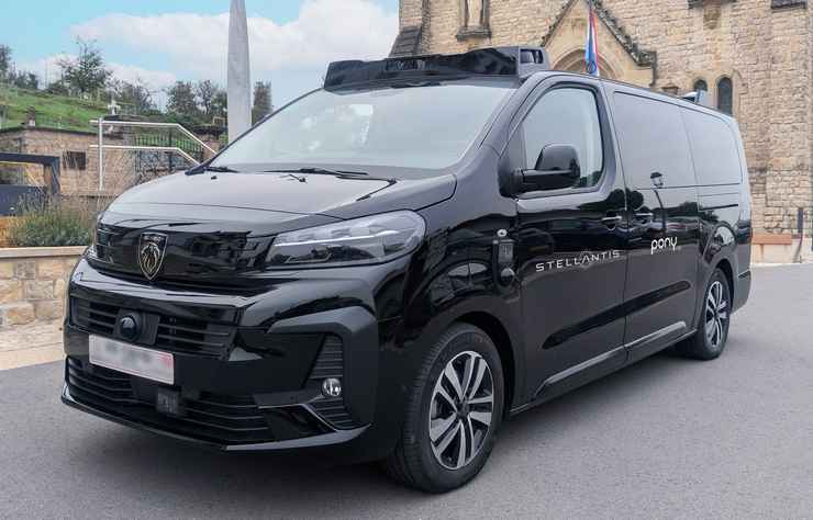 Peugeot E-Traveller avec technologie de conduite autonome de Pony