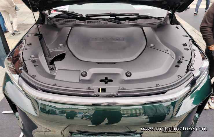 SUV hybride rechargeable à 7 places DFSK E5 Plus
