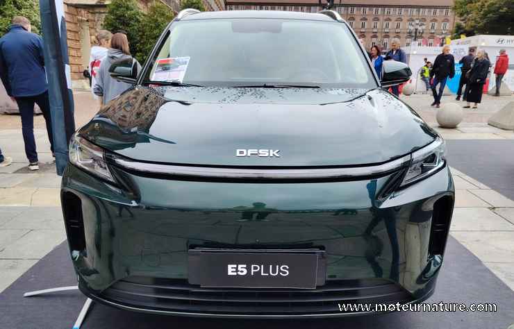 SUV hybride rechargeable à 7 places DFSK E5 Plus