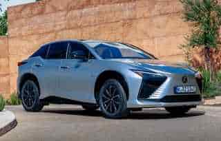 Lexus RZ, avec une direction non mécanique