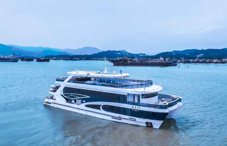 bateau électrique dans la baie de Xiamen