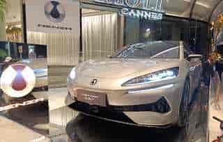 La Denza Z9 GT est à Cannes, et elle en jette