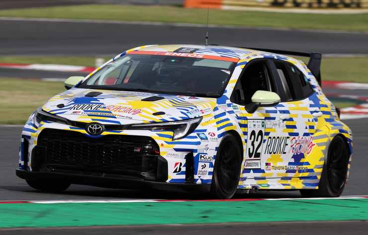 Toyota Corolla de compétition avec moteur à combustion à hydrogène