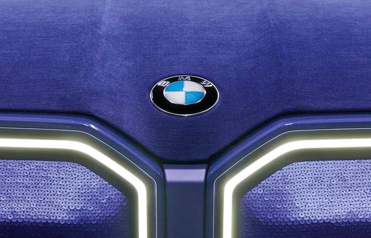 Naomi Campbell présente le BMW XM Mystique Allure