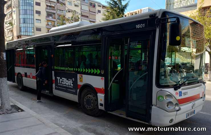 autobus français Heuliez réemployé en Albanie