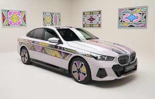 Nouvelle Art Car, la BMW i5 Flow Nostokana