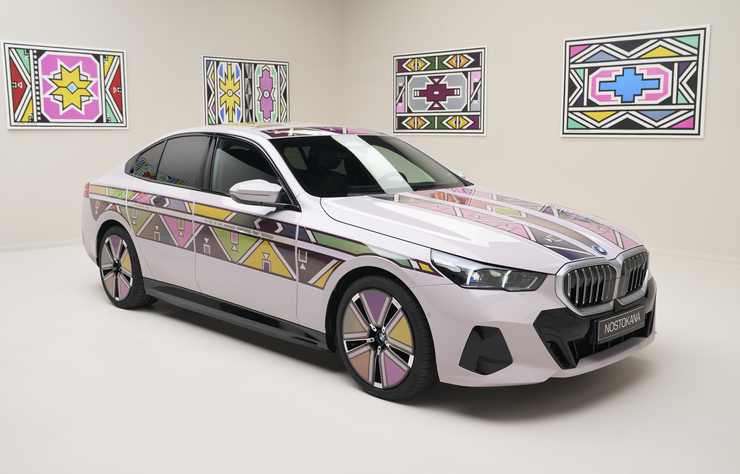 Art car BMW i5 de Esther Mahlangu