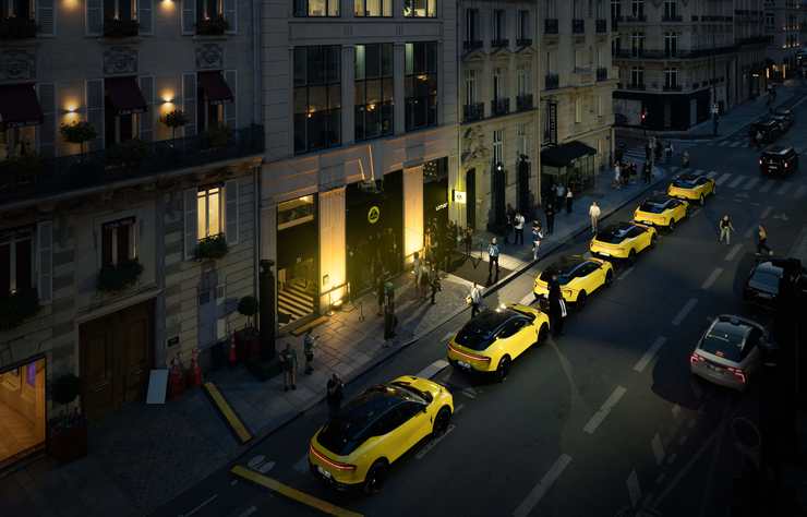 showroom Lotus Cars rue François 1er dans le huitième arrondissement de Paris