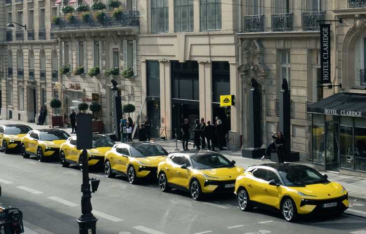 showroom Lotus Cars rue François 1er dans le huitième arrondissement de Paris