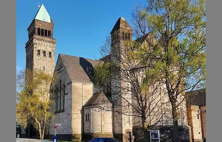 musée auto dans une église désaffectée de Gelsenkirchen