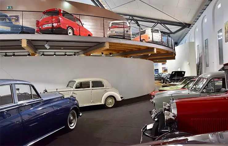 musée auto dans une église désaffectée de Gelsenkirchen