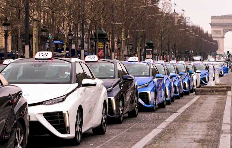 flotte de Toyota Mirai à hydrogène, des taxis Hype sur les Champs Elysées
