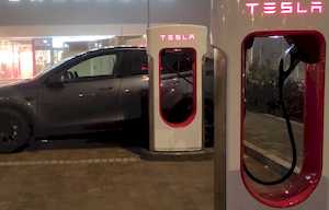 Les superchargeurs Tesla ouverts aux Citroën, Peugeot, Renault...