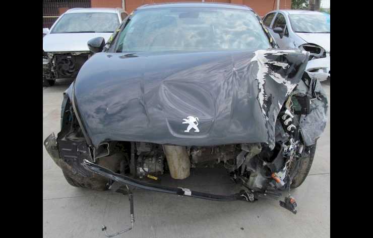 Peugeot 508 accidentée