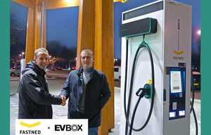 Fastned ouvre une station qui distribue un courant de 400 kW