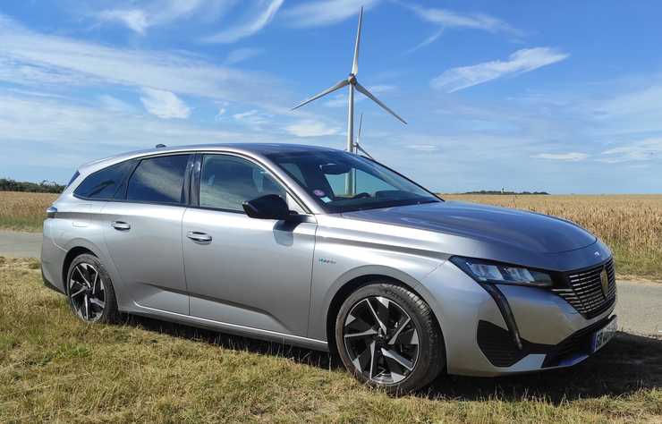 Peugeot 308 SW Plug-in Hybrid 180 - Essai détaillé - Opération séduction  réussie