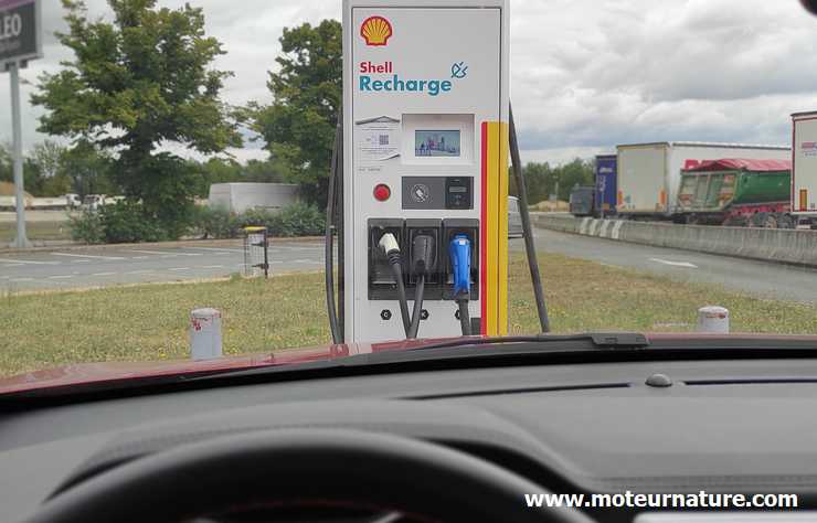 borne de recharge Shell à Rosny Sud sur l'A13