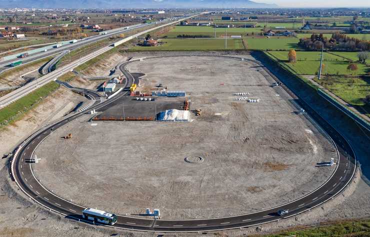 piste Stellantis de l'arena del futuro, avec recharge par induction des véhicules