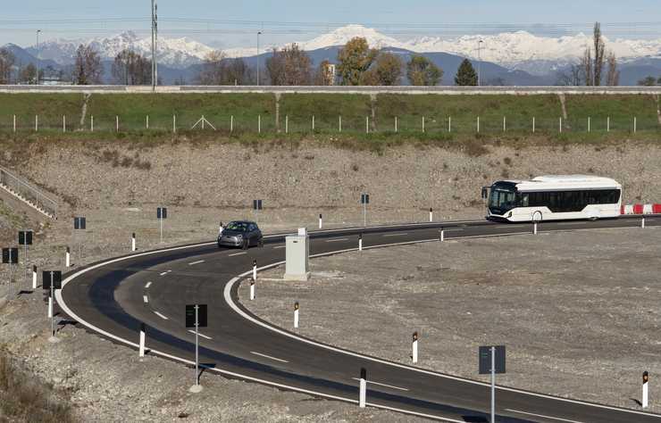 piste Stellantis de l'arena del futuro, avec recharge par induction des véhicules