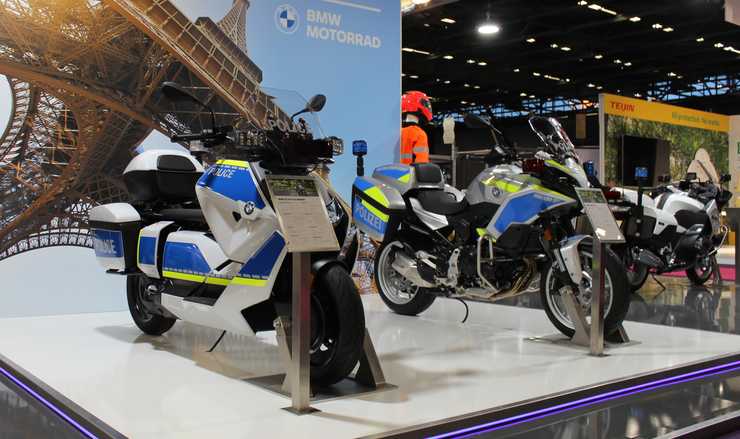 Moto électrique BMW CE 04 en version police