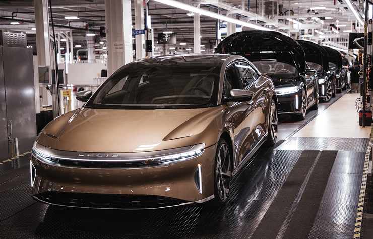 limousine électrique Lucid Air sur la chaine de production à l'usine de Casa Grande en Arizona
