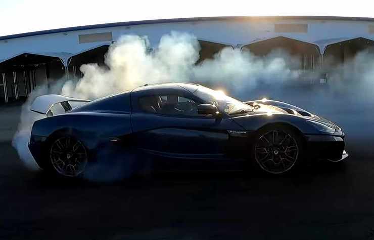 Rimac Nevera hypercar électrique sur la piste de drag