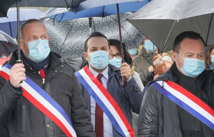 manifestation à Douvrin pour le maintien de l'usine de fabrication de moteurs