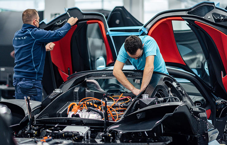 Chaine de construction de l'hypercar électrique Rimac C Two