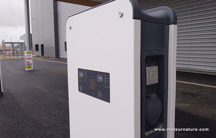 Bornes de recharge de l'entrepôt du bricolage à Arles