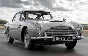 Après l'électro-mobilité, Aston Martin joue la carte de la nostalgie et de James Bond