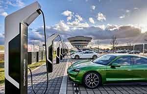 Porsche ouvre la plus puissante station de bornes de recharge d'Europe