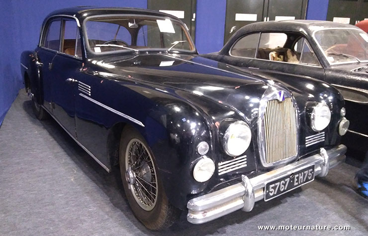 Voiture exposée au salon Rétromobile 2020