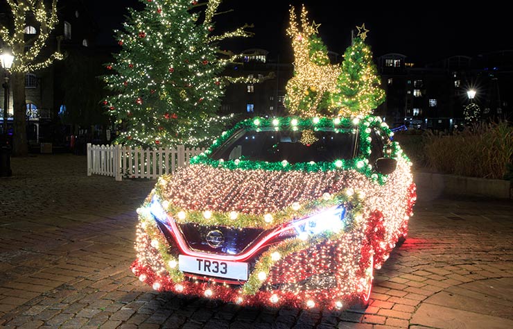 Une Nissan Leaf sapin de Noël