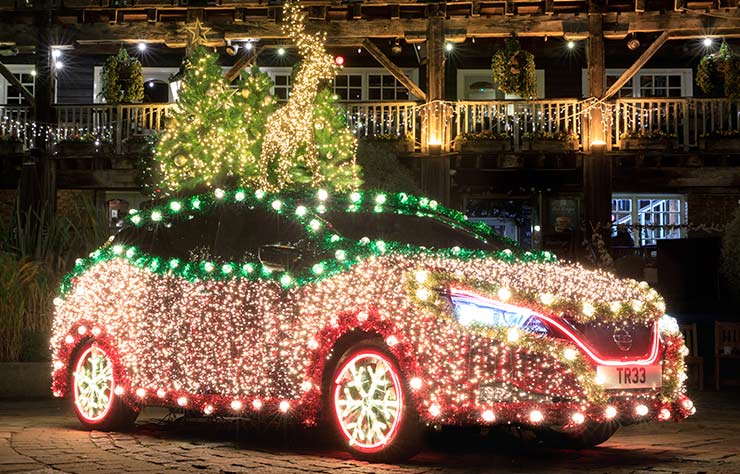 Une Nissan Leaf sapin de Noël