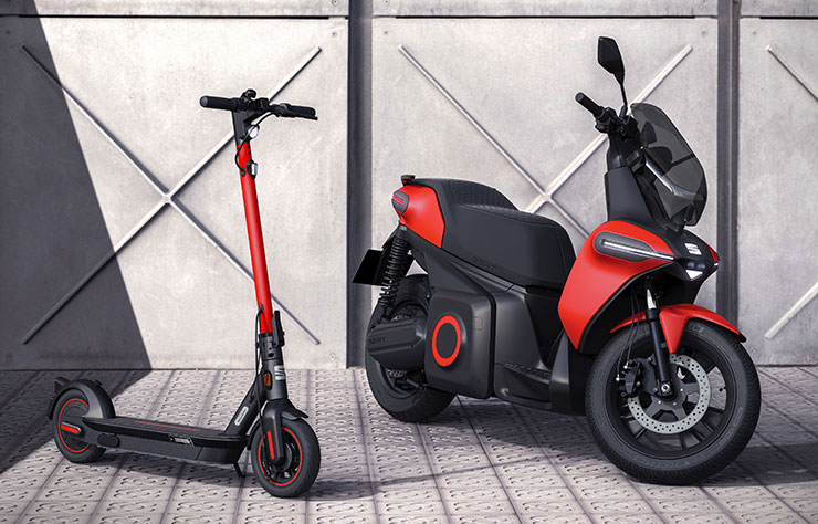 Luca De Meo présente le scooter électrique de Seat
