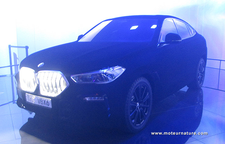 BMW X6 Vantablack plus noire que noire
