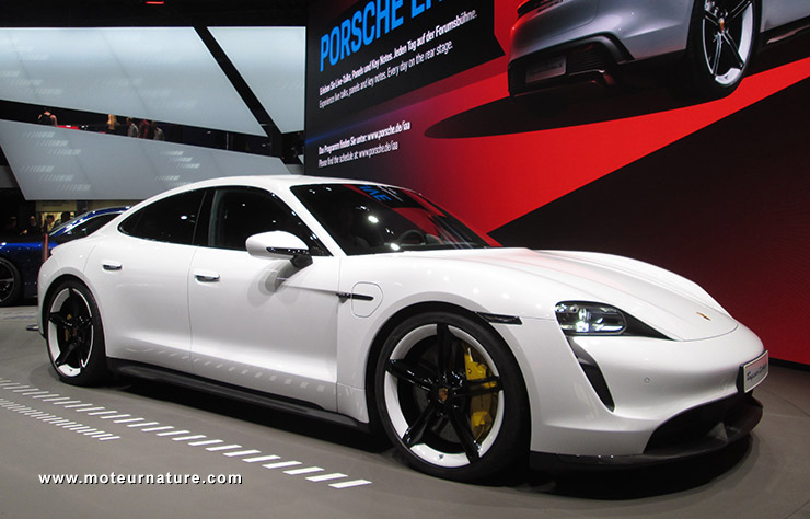 Porsche Taycan au salon de l'auto de Francfort