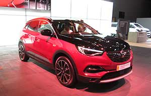 Pourquoi l'Opel Grandland X Hybrid4 fera oublier l'Ampera