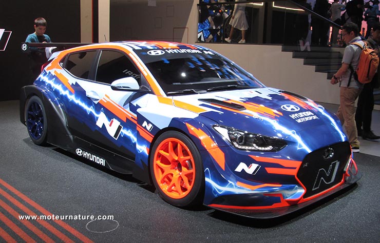 Voiture de course Hyundai Veloster N ETCR électrique