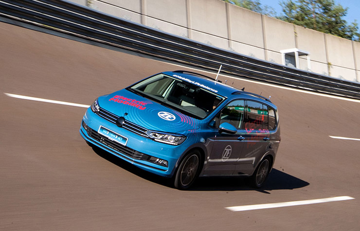 Prototype de voiture électrique avec boite de vitesses ZF