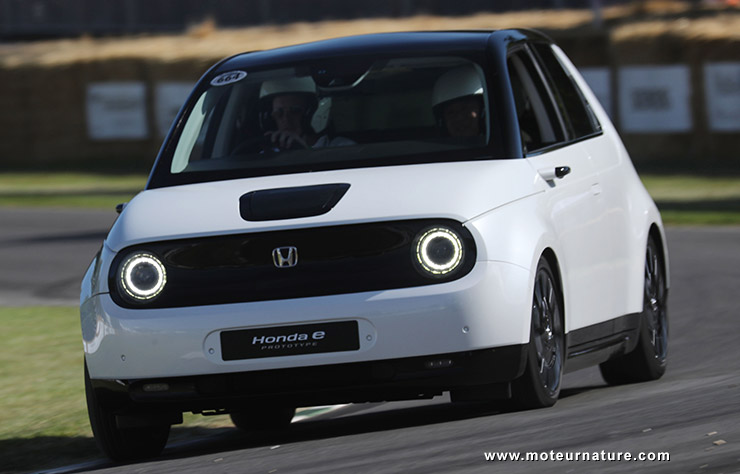 Honda e électrique sur le circuit de Goodwood