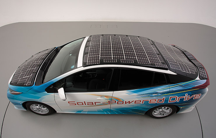 Prototype de Toyota Prius PHV avec cellules solaires Sharp