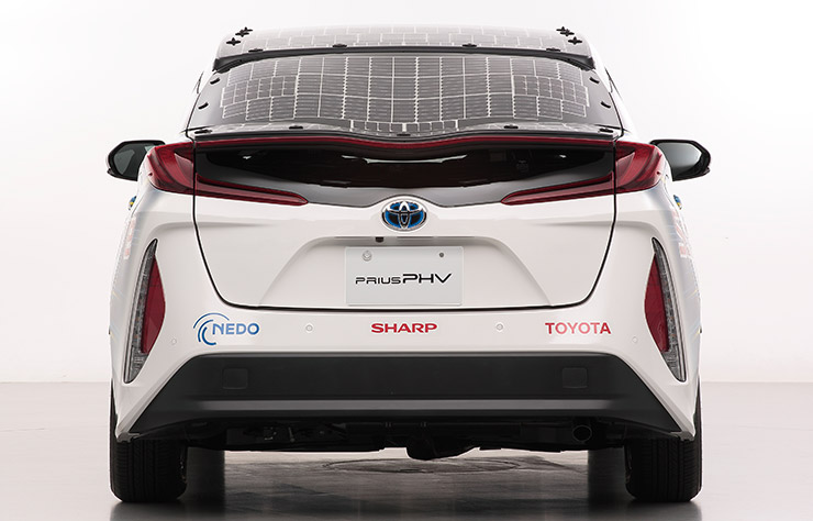 Prototype de Toyota Prius PHV avec cellules solaires Sharp
